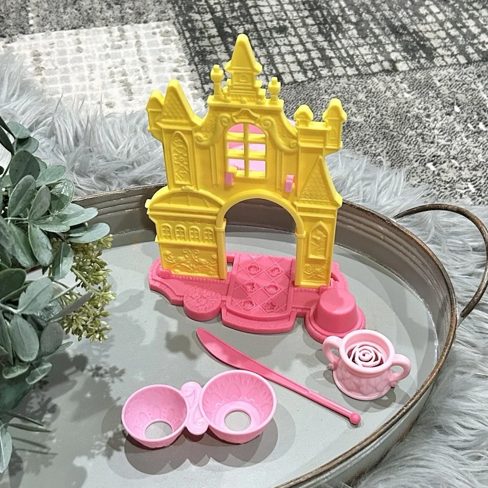 PlayDoh Disney Princess‎ Belle's Blooming Castle